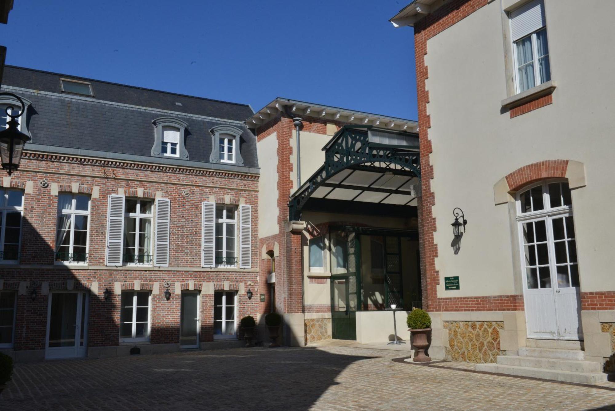 Castel Jeanson Hotel